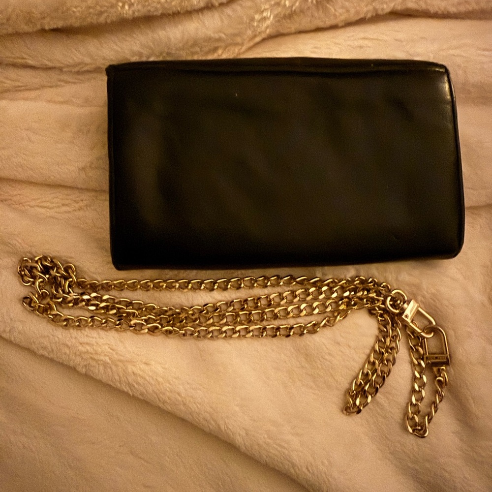 CHANEL Black Quilted CC Embossed Leather Card Holder - Picture 9 of 10